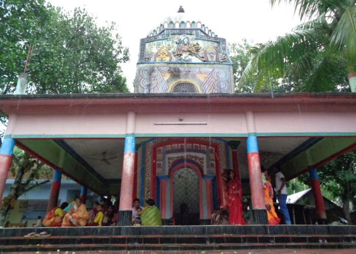 Devotees offering prayers